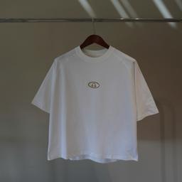 áo thun boxy dáng rộng logo in cao thành nhabachtuoc